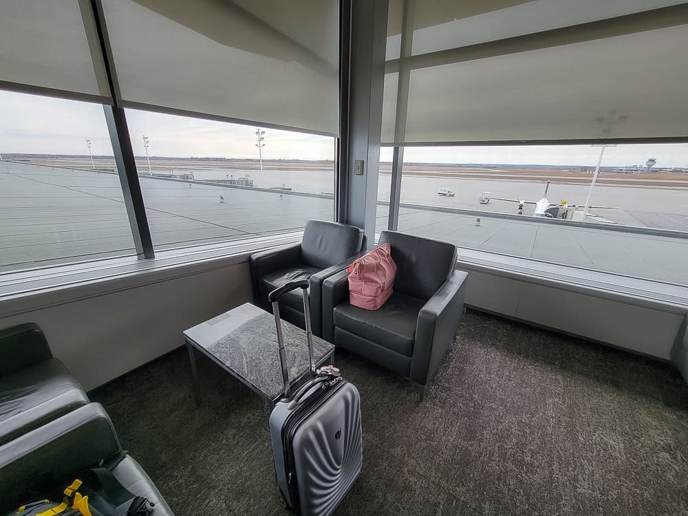 maple leaf lounge yow 02