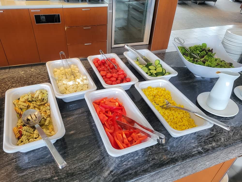 maple leaf lounge yow 06