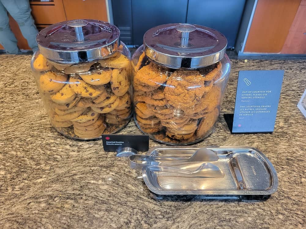 maple leaf lounge yow 12