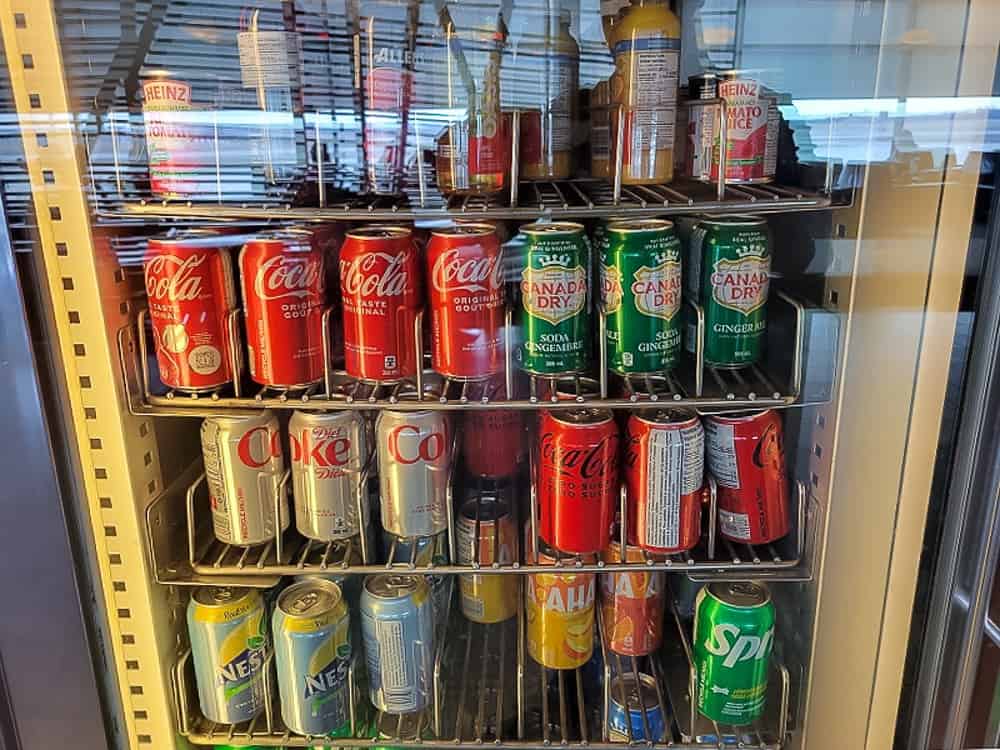 maple leaf lounge yow 13