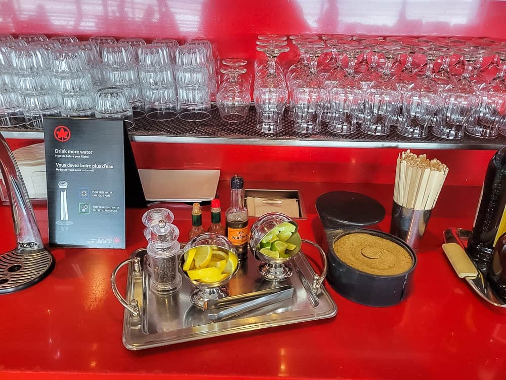 maple leaf lounge yow 15