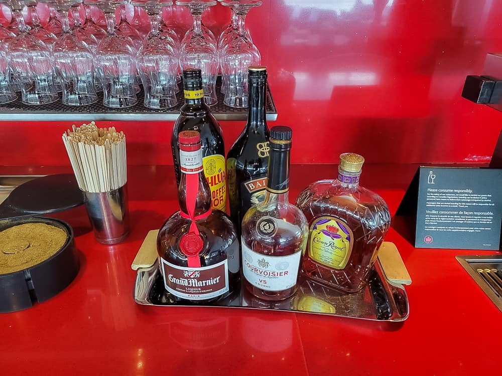 maple leaf lounge yow 16