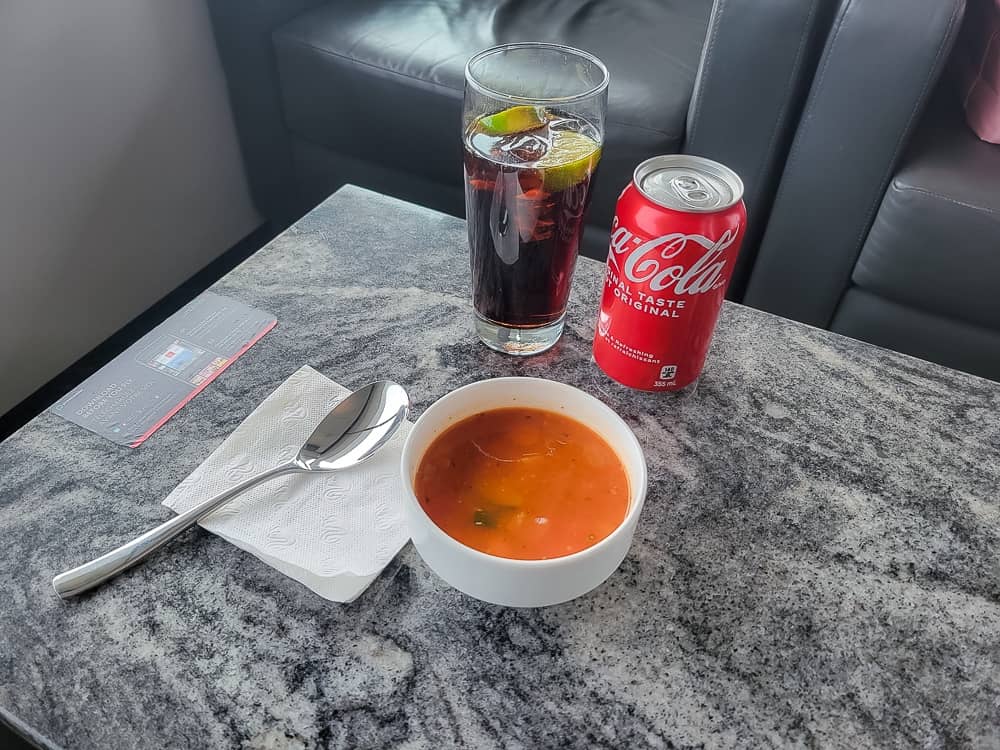 maple leaf lounge yow 19