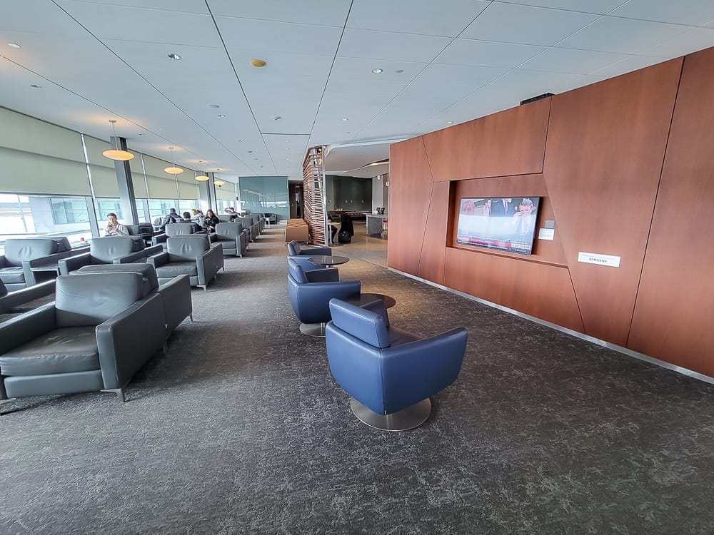 maple leaf lounge yow 20