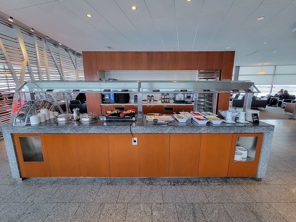 maple leaf lounge yow 22