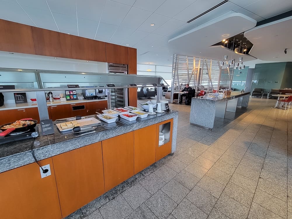 maple leaf lounge yow 23