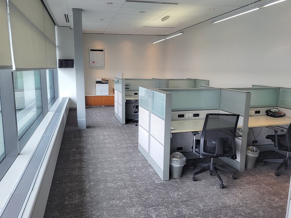 maple leaf lounge yow 27