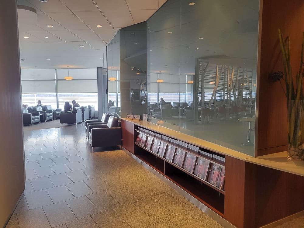 maple leaf lounge yow 30