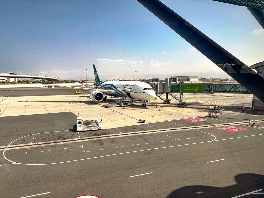 Oman Air business economy 01