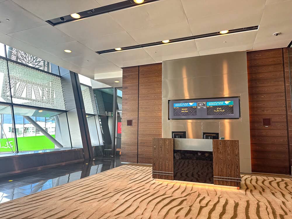 Oman Air business economy 02