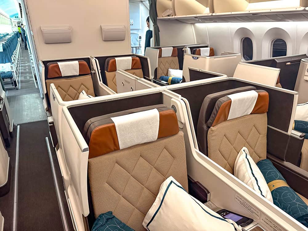 Oman Air business economy 03
