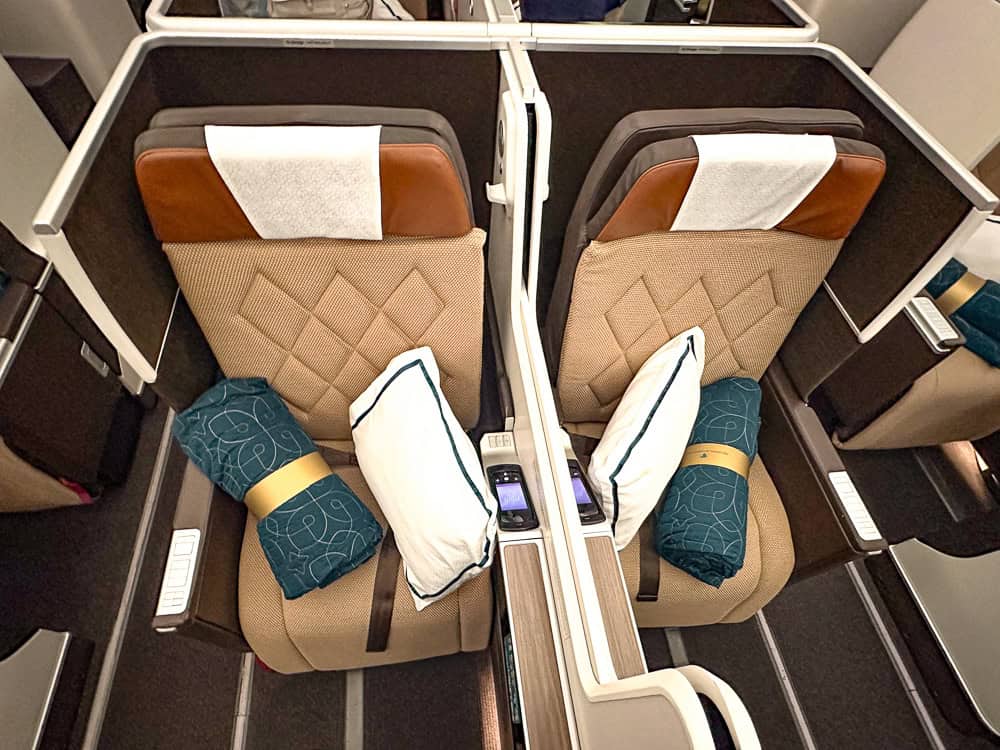 Oman Air business economy 07