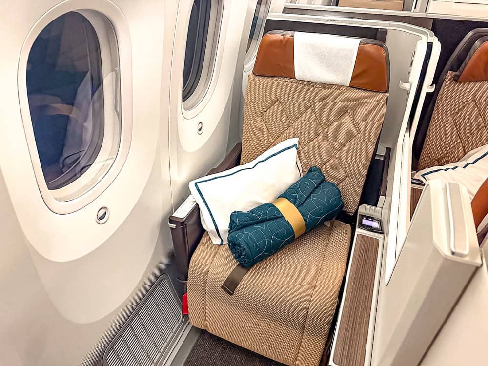 Oman Air business economy 08