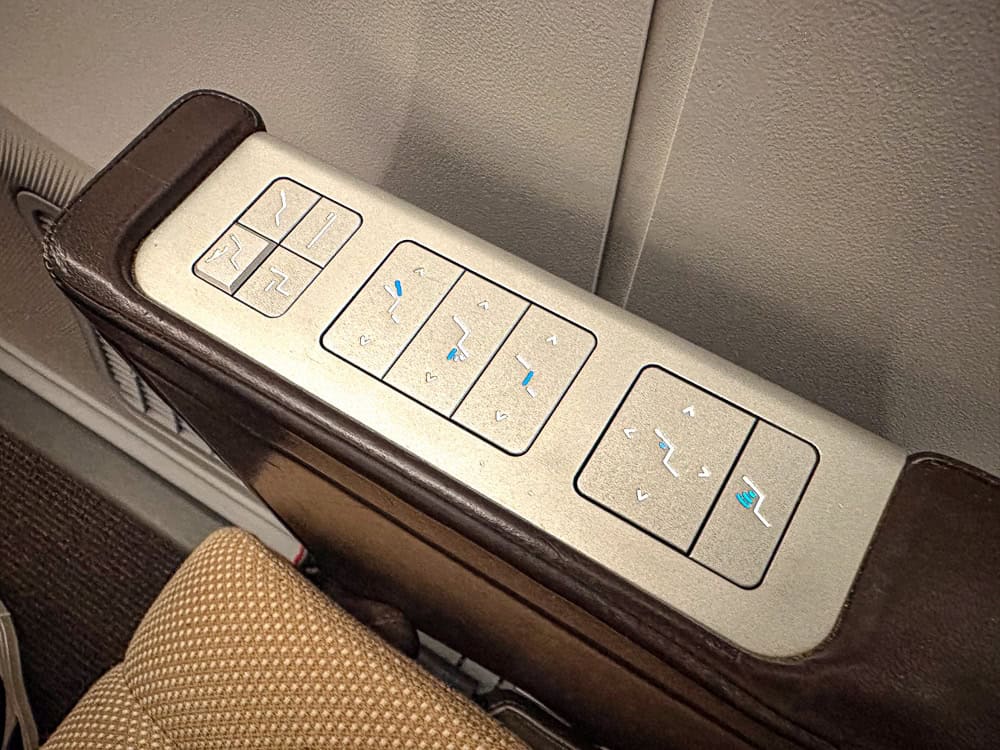 Oman Air business economy 31