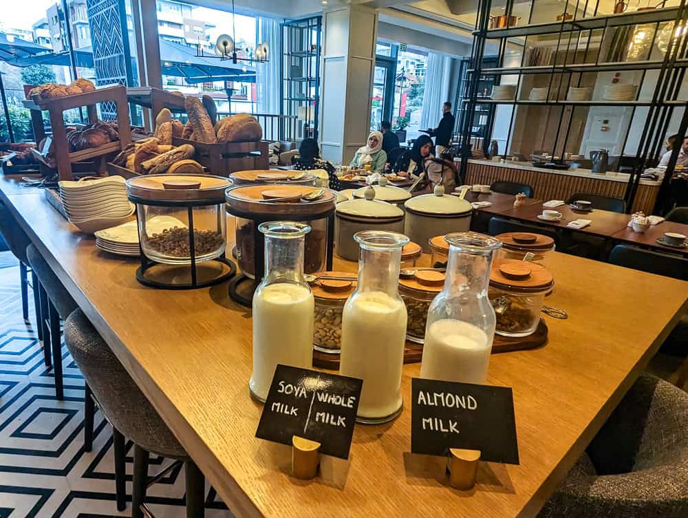 2024 02 Mariott Tirana Albanie Restaurant Brunch Cereales