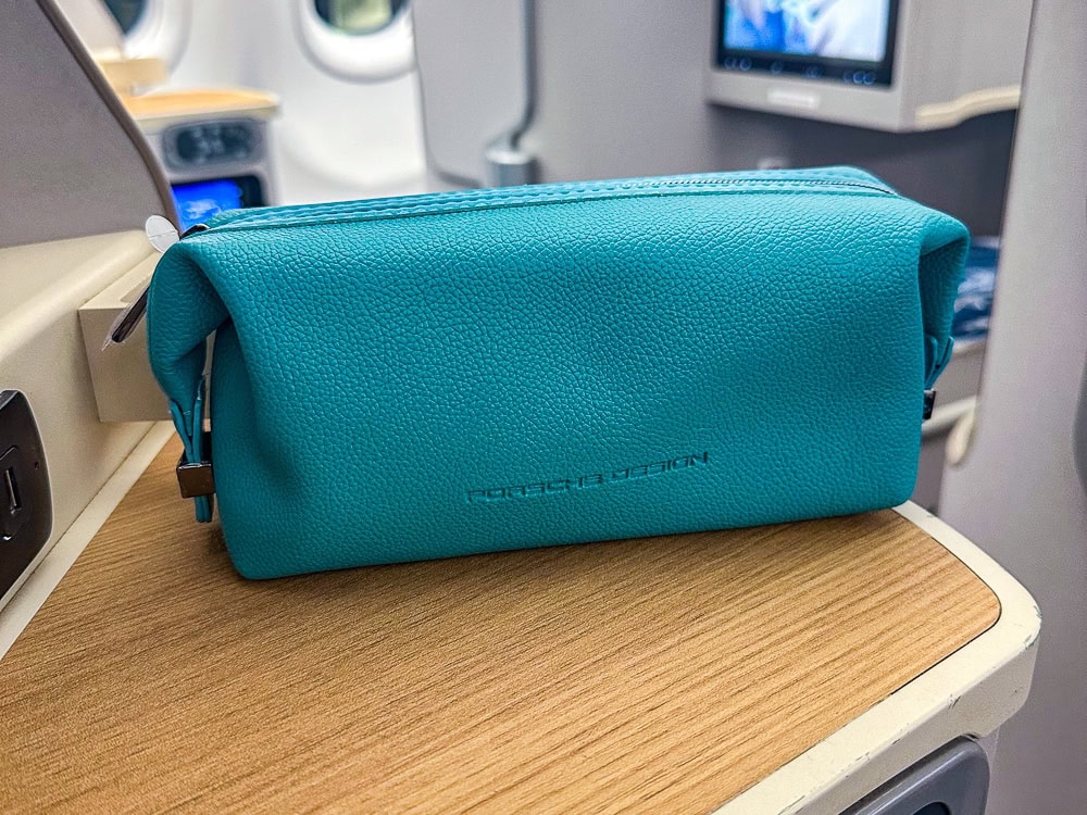 Air Mauritius A330 22 trousse