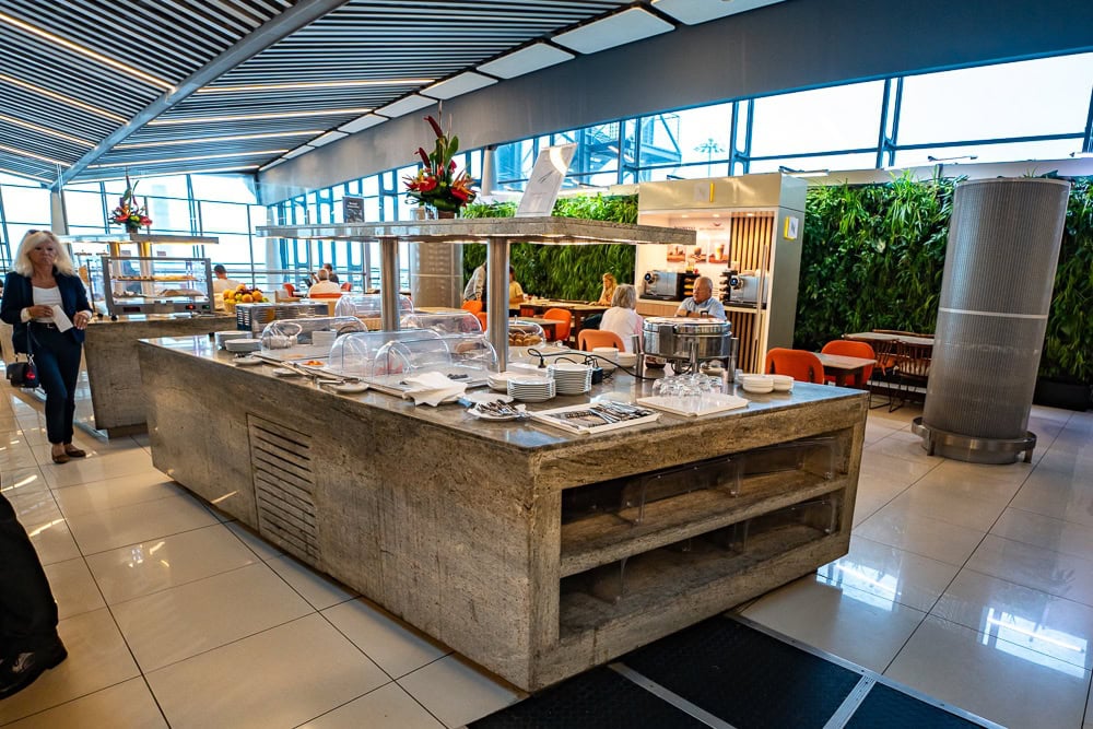 Air Mauritius Amédée Maingard lounge 12 buffet