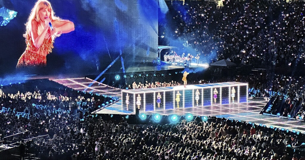 Taylor Swift 2400x1260 01